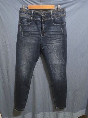 KanCan 15/31 Stretchy Skinny Jeans w/ slight distressing